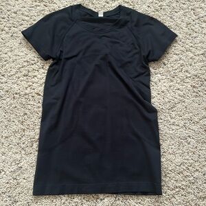 Black short sleeve lululemon swiftly tech